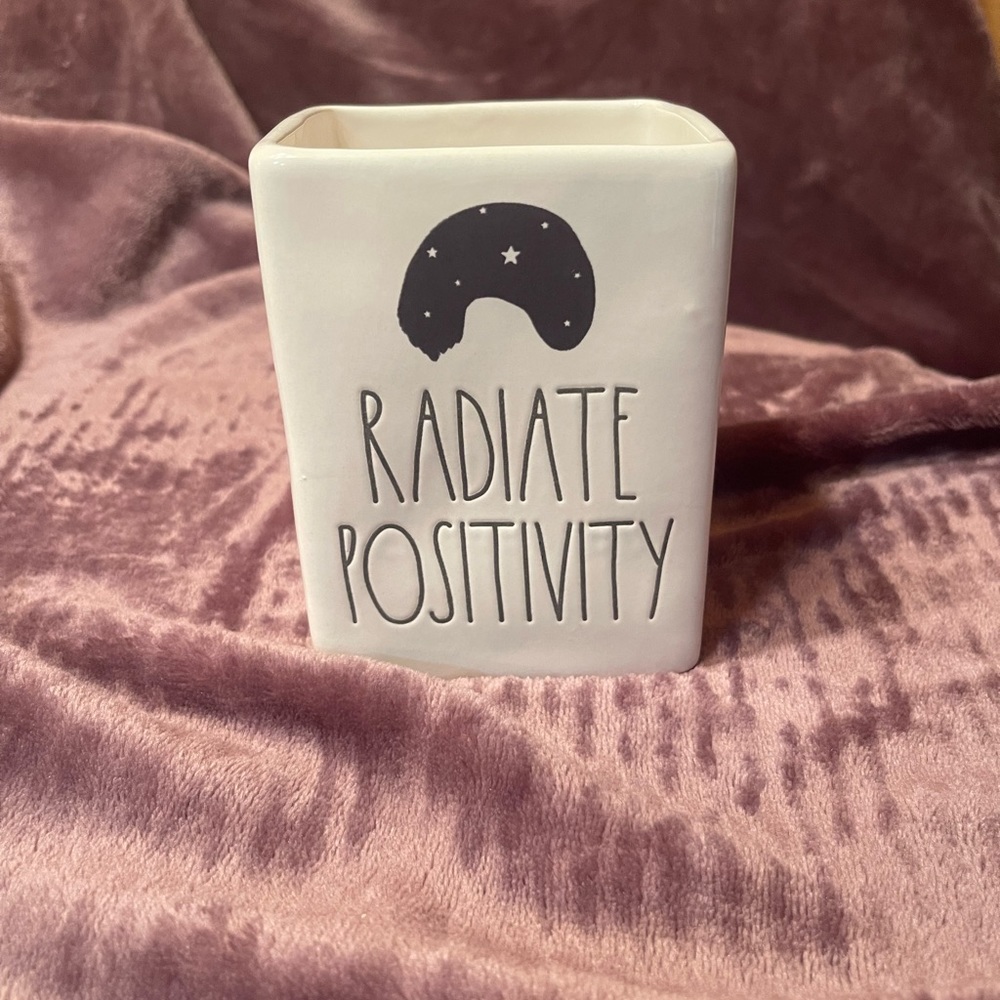 “Radiate positivity” canister 💫